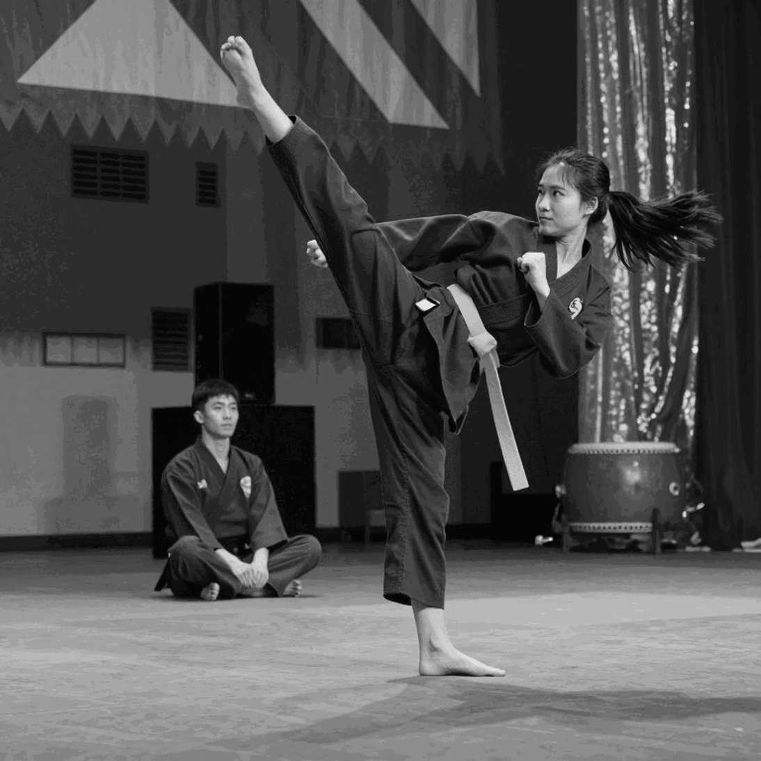 Bishop ngược dòng Carmouche, đăng quang PFL: 48-47 và khoảng cách mong manh nhất của một chiếc đai