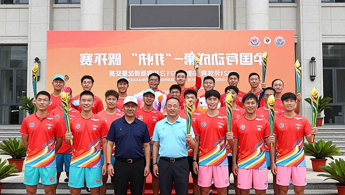 Peña Deportiva – UCAM Murcia bị hoãn: quả bóng nổi trên mặt nước ở Santa Eulària và cái giá của một trận đấu không thể bắt đầu