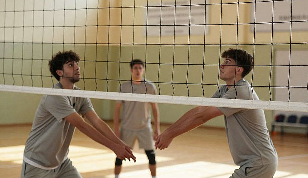 Volleyball Scoring Explained: Rally Points, Sets, and the Fifth Set to 15 Volleyball Scoring Explained: Rally Points, Sets, and the Fifth Set to 15
