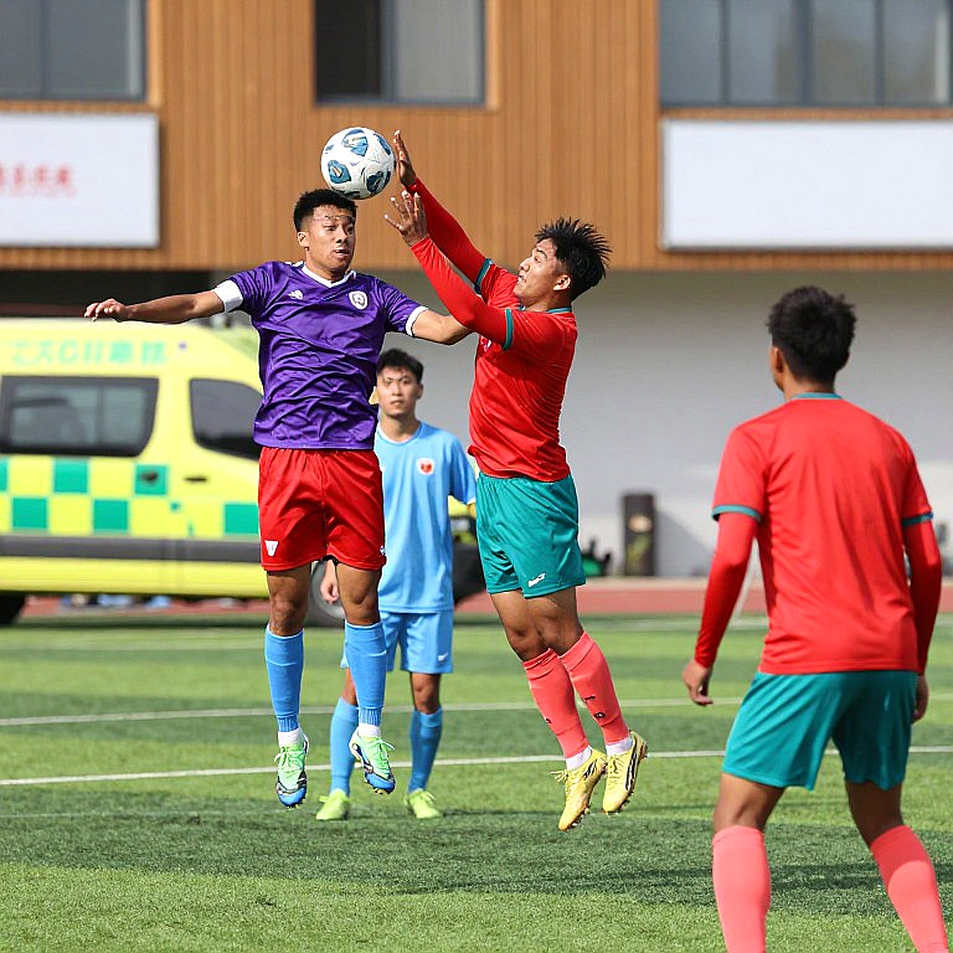 Bóng đá Việt Nam giữa nhịp chuyển giao thế hệ: Khi V-League phải học cách lớn