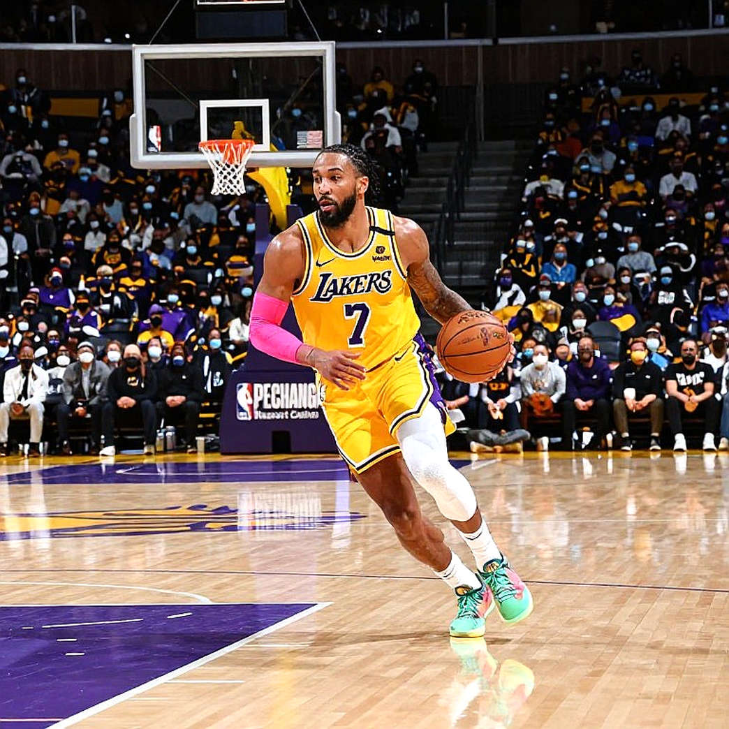 NBA ra án phạt lịch sử: Clippers mất 5 lượt chọn vòng 1, Ballmer bị treo giò 1 năm