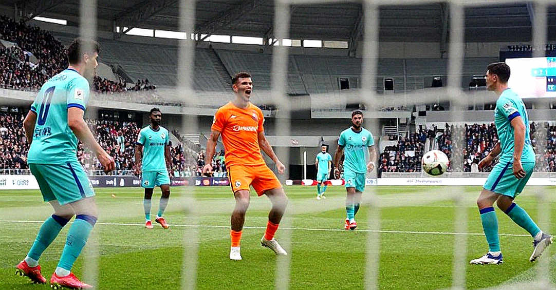 Slot đến Tottenham: 366 triệu euro, 2 điểm và một bài toán không nằm ở ghế huấn luyện viên