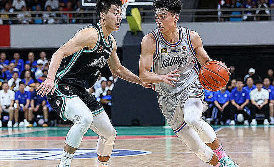 Isaiah Stewart bong gân mắt cá chân trái: Khi trung phong phòng ngự mất đi thứ quý giá nhất