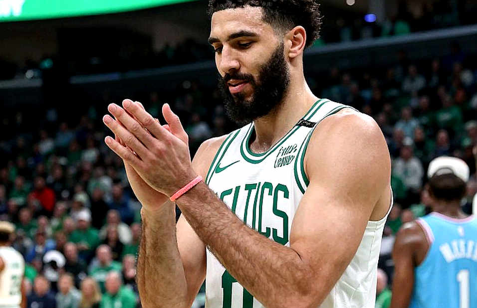 Donta Hall và 36 giờ xuyên Đại Tây Dương: Olympiacos đối mặt bài toán thể lực trước Efes