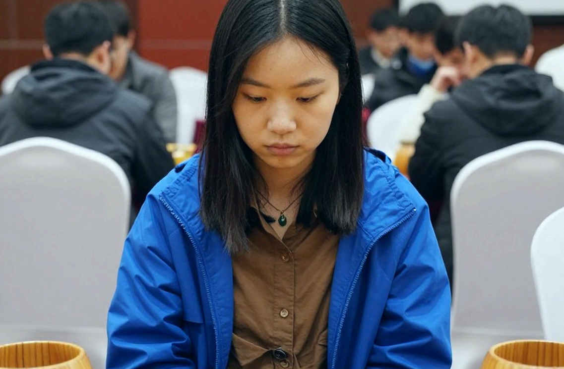 Carlsen gọi Gukesh là cửa dưới: Ván cờ tâm lý trước ngai vàng cờ vua thế giới Carlsen gọi Gukesh là cửa dưới: Ván cờ tâm lý trước ngai vàng cờ vua thế giới
