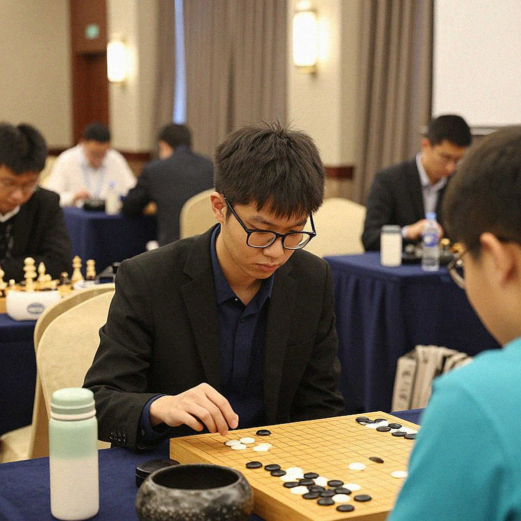 Move Two: The Board, Not the Box — A Reconsideration of Andrew Martin's Elephant Gambit Move Two: The Board, Not the Box — A Reconsideration of Andrew Martin's Elephant Gambit