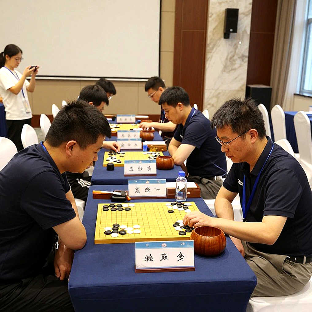 5.e5! trong Italian Game: nước đẩy tốt đổi trục, và khoảng trống dữ liệu ở cấp câu lạc bộ 5.e5! trong Italian Game: nước đẩy tốt đổi trục, và khoảng trống dữ liệu ở cấp câu lạc bộ