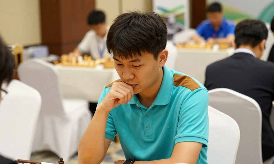 Kỳ thủ 20 tuổi hạ gục huyền thoại Anand, đội tuyển mới toanh gây sốc tại Giải Cờ vua Toàn cầu 2026