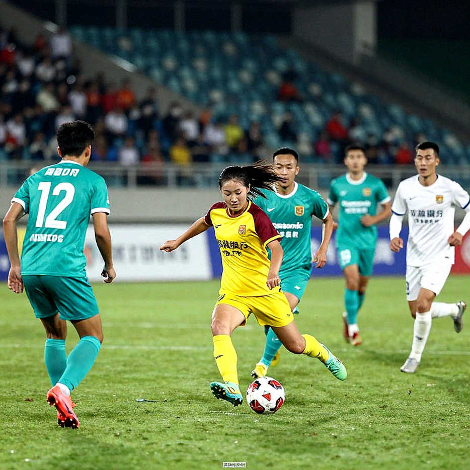 Bốn phút sau bàn gỡ hòa: vì sao Công an Hà Nội thua Hà Nội FC ngay ở vòng 4