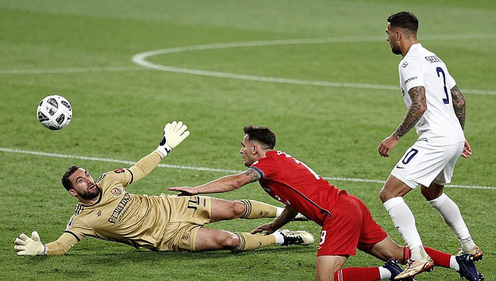 Al Nassr Thrashed 0-4 by Al Ain: Ronaldo's Throw Masks a Collapsing System Al Nassr Thrashed 0-4 by Al Ain: Ronaldo's Throw Masks a Collapsing System