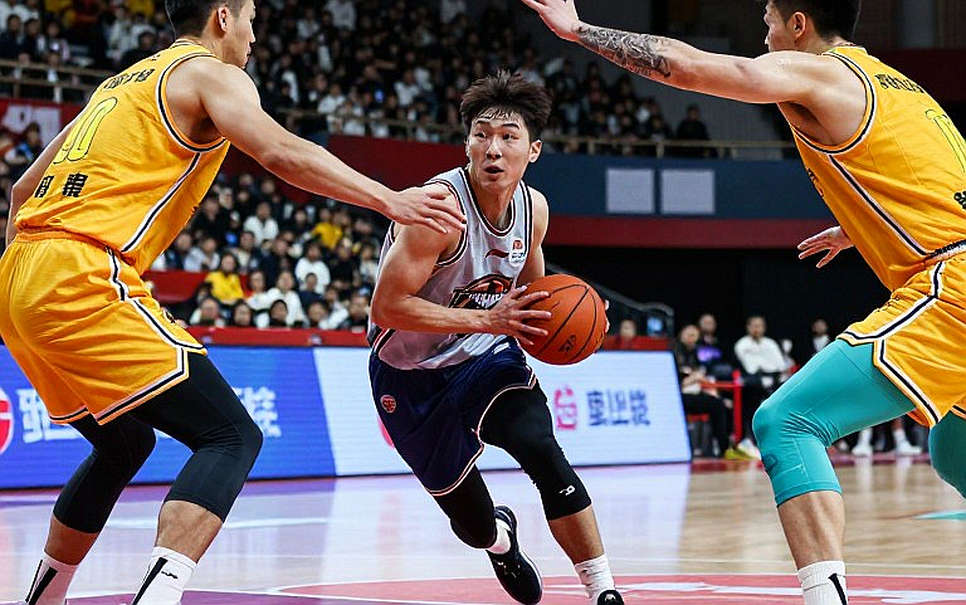 Anadolu Efes mở màn EuroLeague tại Barcelona khi thiếu Cordinier và Papagiannis, chờ Mike James Anadolu Efes mở màn EuroLeague tại Barcelona khi thiếu Cordinier và Papagiannis, chờ Mike James